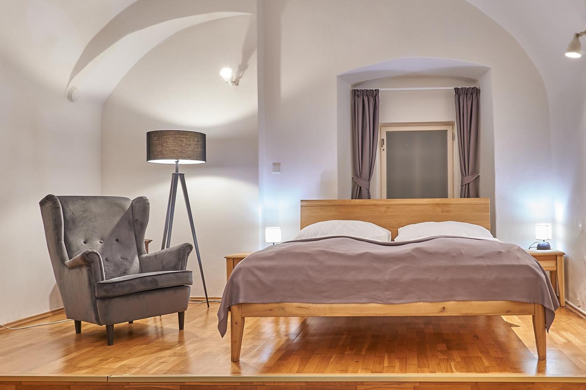 U 3 Pstrosu 4* Prag