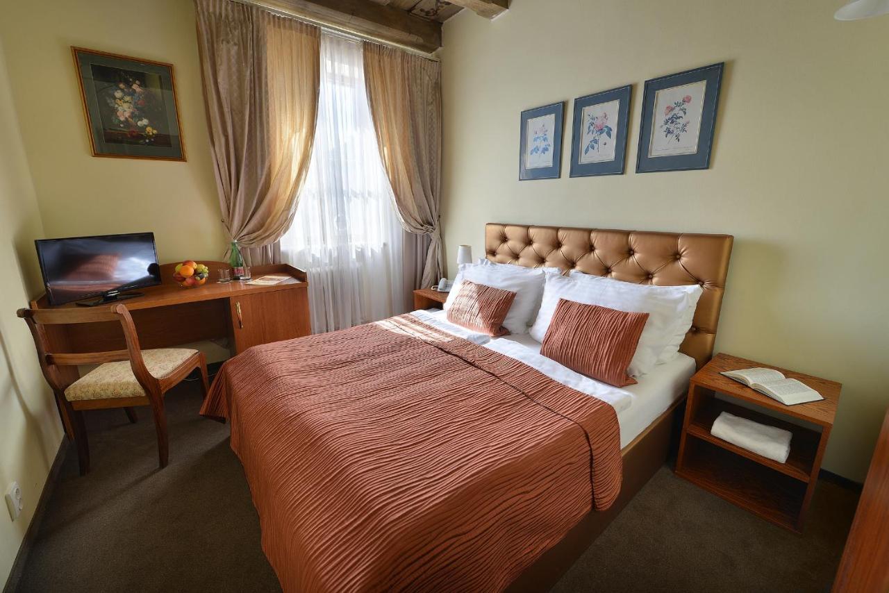 Hotel U 3 Pstrosu Prag