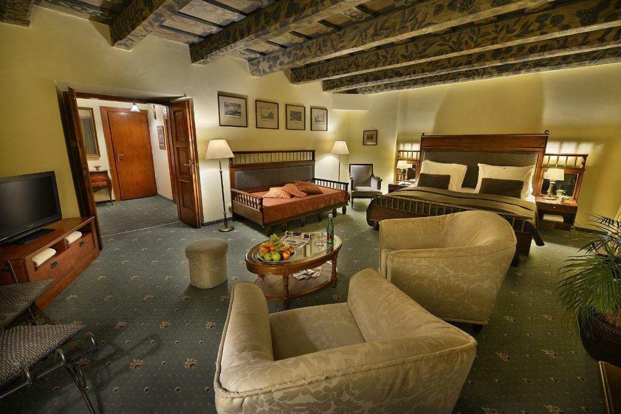 Hotel U 3 Pstrosu Prag